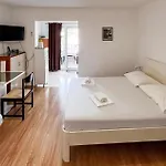 1 Bedroom In * Duće