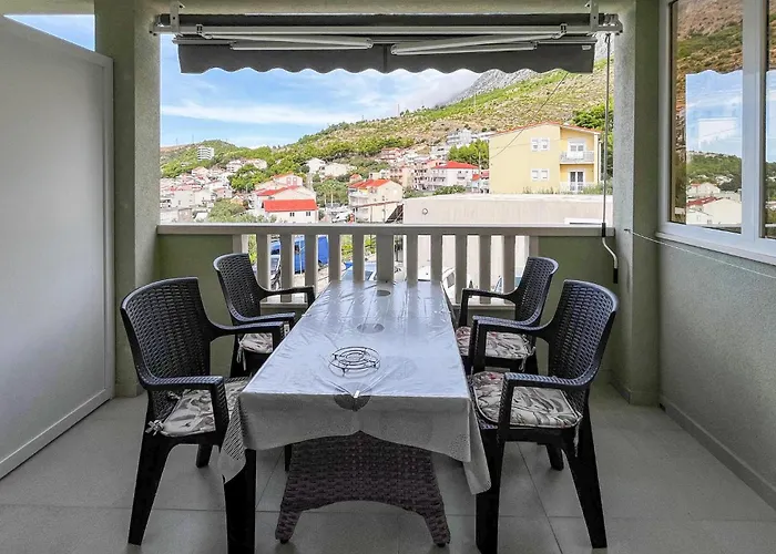 1 Bedroom In Apartment Duće
